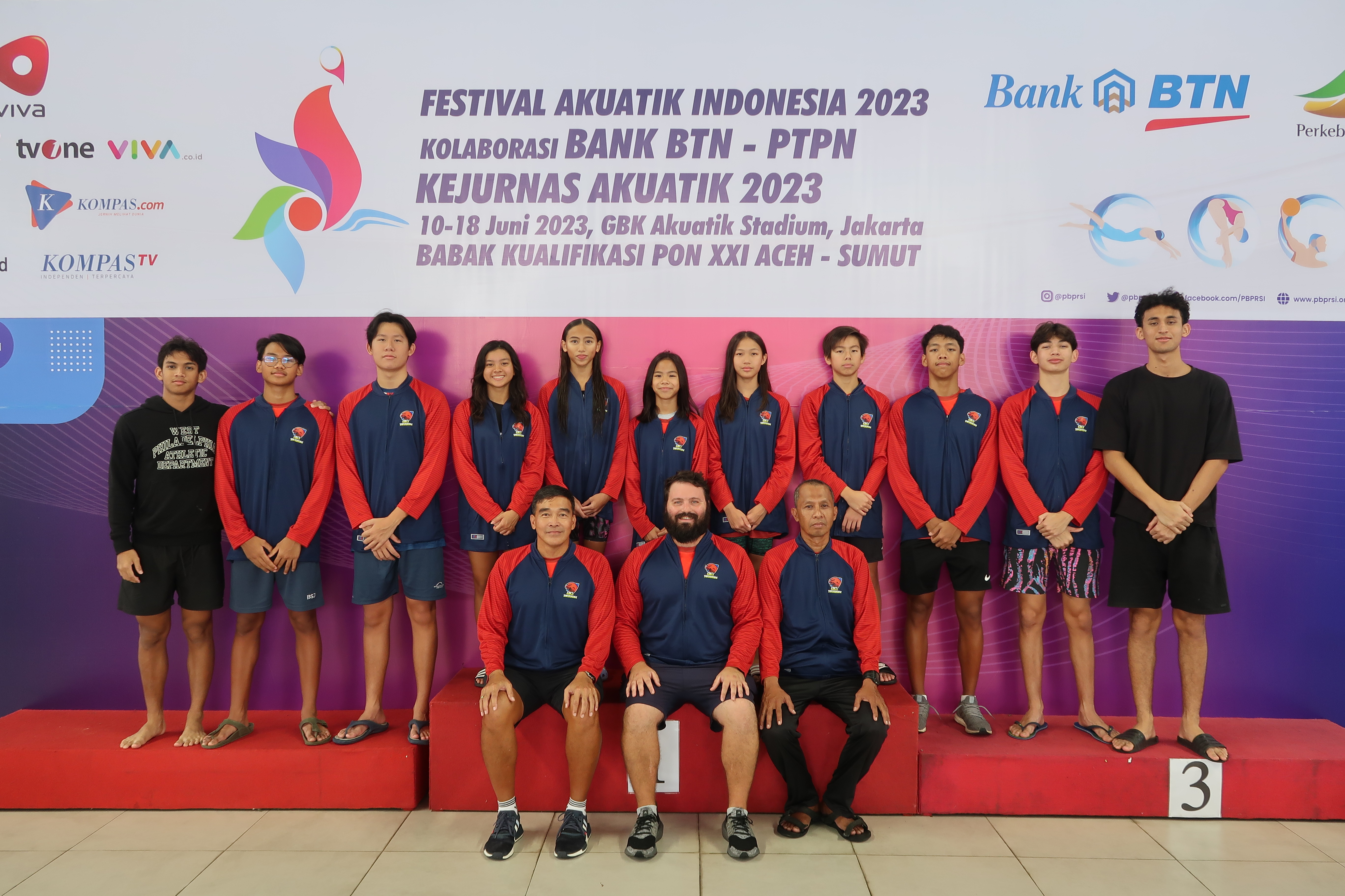 Coaches with all BSJ Swimmers (Jakarta and Riau selected).JPG
